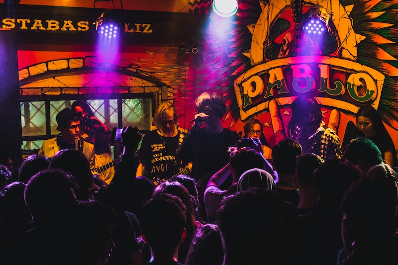 Turning Casual Listeners into Super Fans: Tips and Techniques for Indie Artists